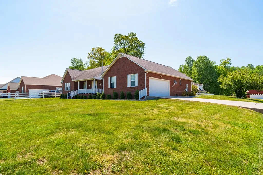 372 Brookside Drive Algood TN 38506