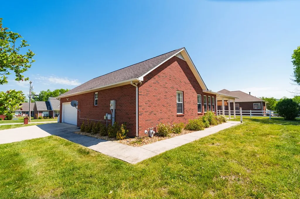 372 Brookside Drive Algood TN 38506