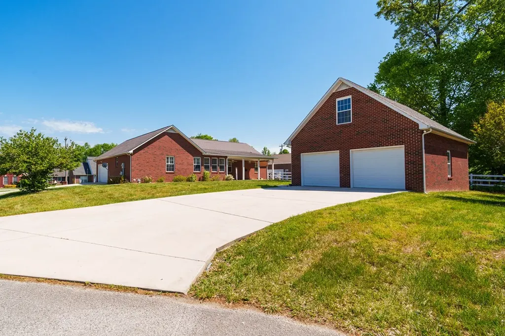 372 Brookside Drive Algood TN 38506