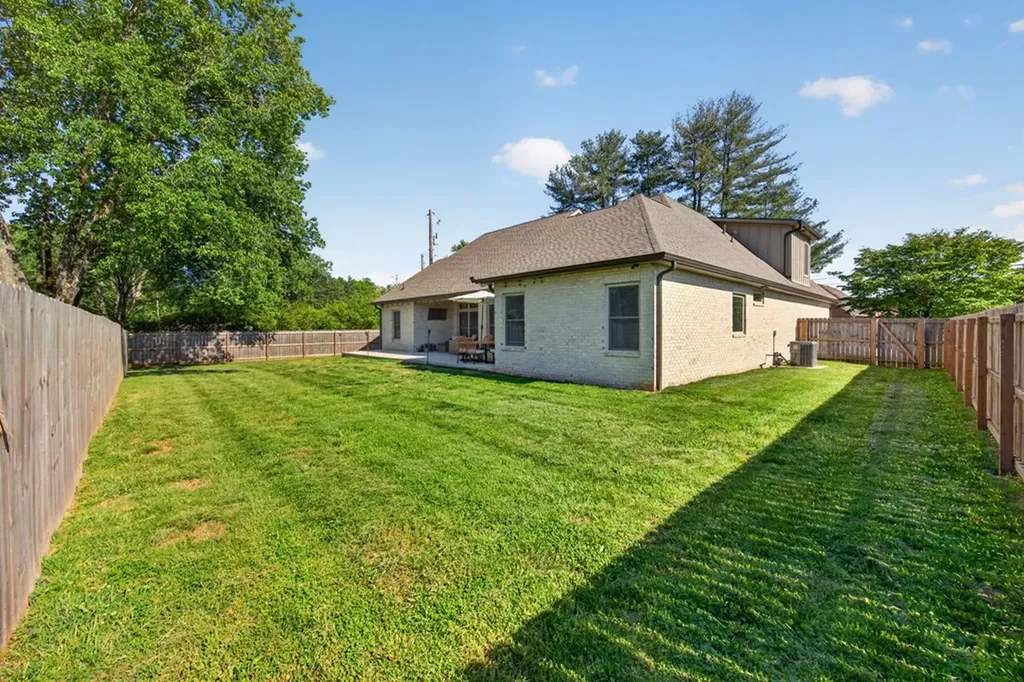 141 W Cemetery Road Cookeville TN 38506