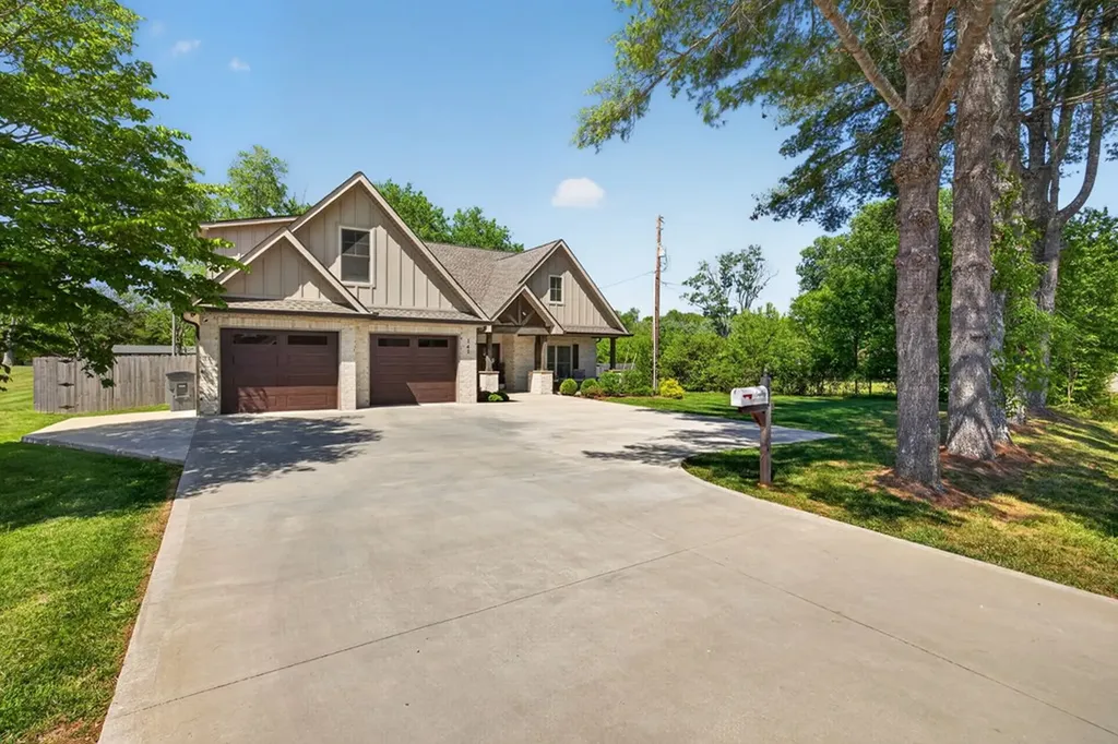 141 W Cemetery Road Cookeville TN 38506