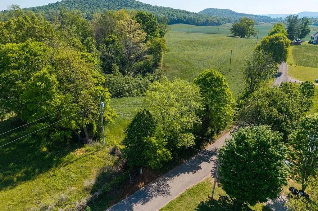 896 Russell Ci Rock Island TN 38585