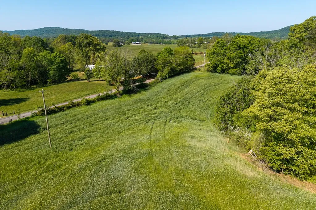 896 Russell Ci Rock Island TN 38585
