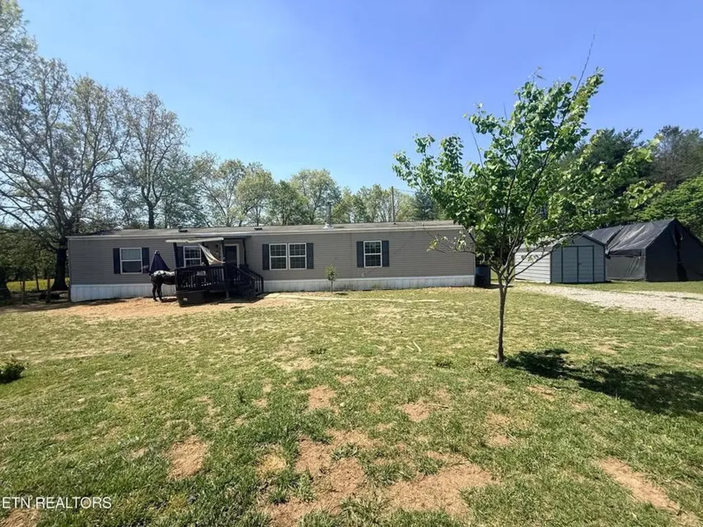 174 Claude Howard Road Deer Lodge TN 37726-3426