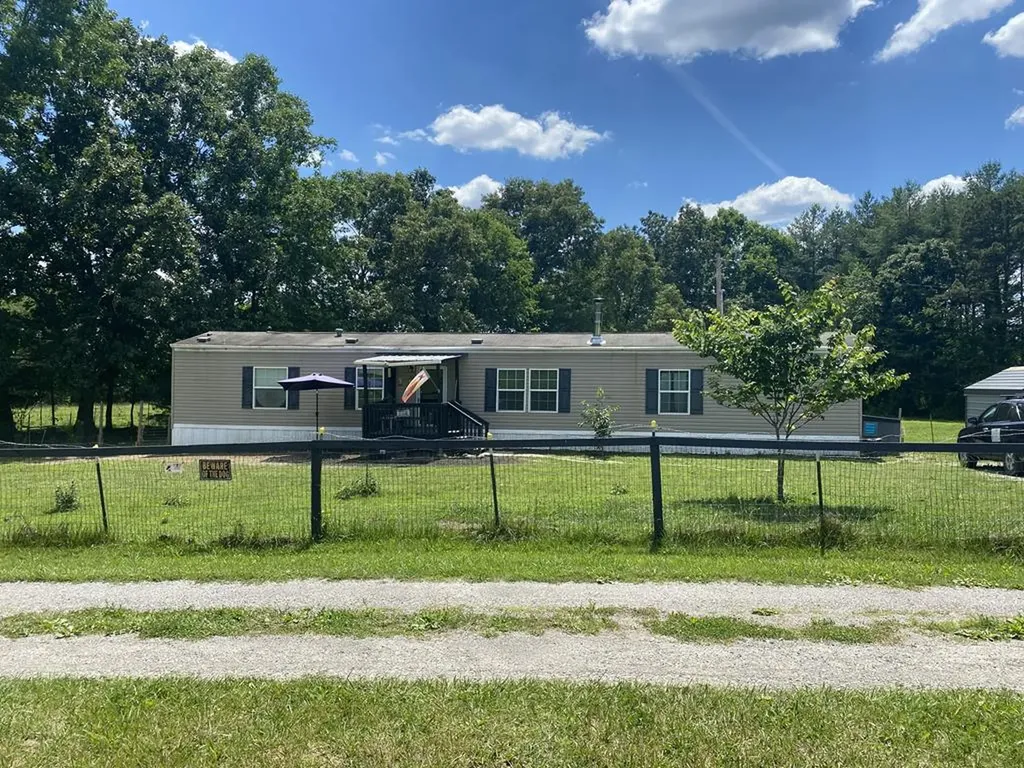 174 Claude Howard Road Deer Lodge TN 37726-3426