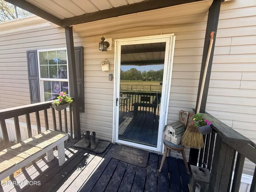 174 Claude Howard Road Deer Lodge TN 37726-3426