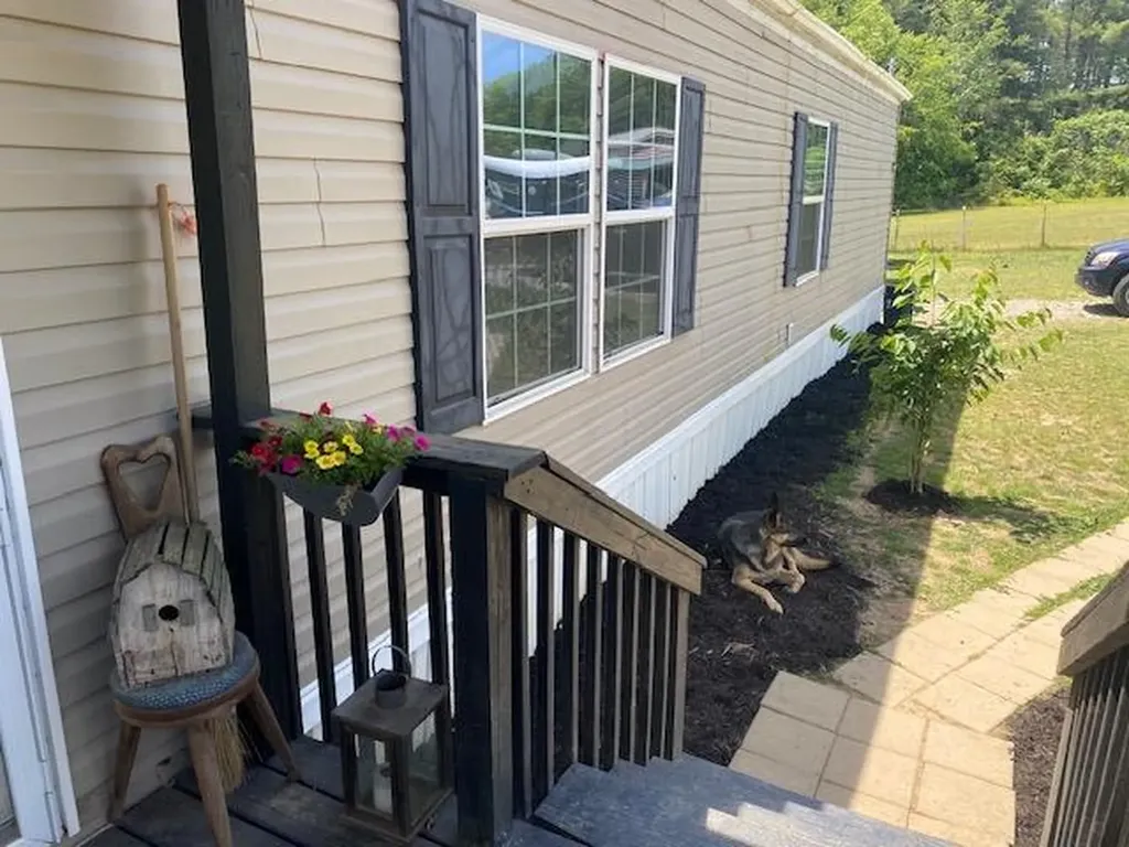 174 Claude Howard Road Deer Lodge TN 37726-3426