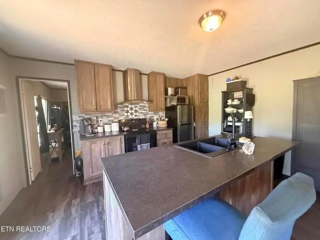 174 Claude Howard Road Deer Lodge TN 37726-3426