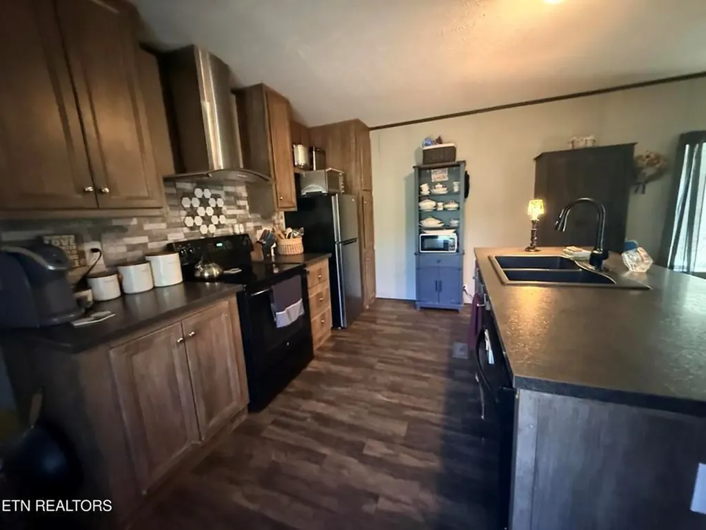 174 Claude Howard Road Deer Lodge TN 37726-3426