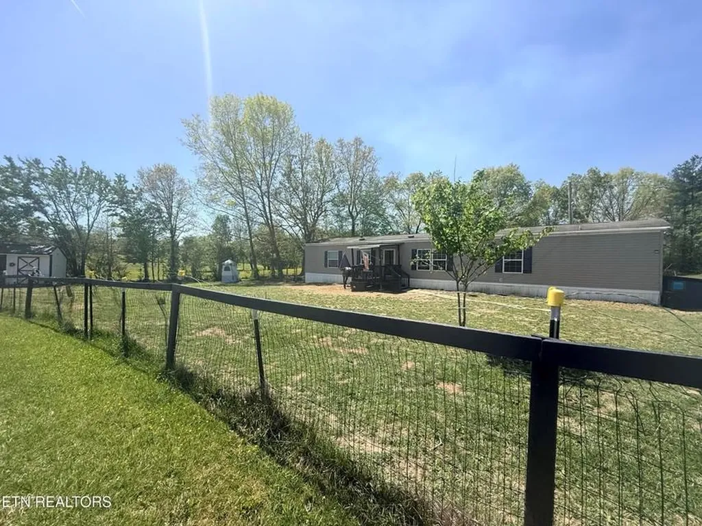 174 Claude Howard Road Deer Lodge TN 37726-3426