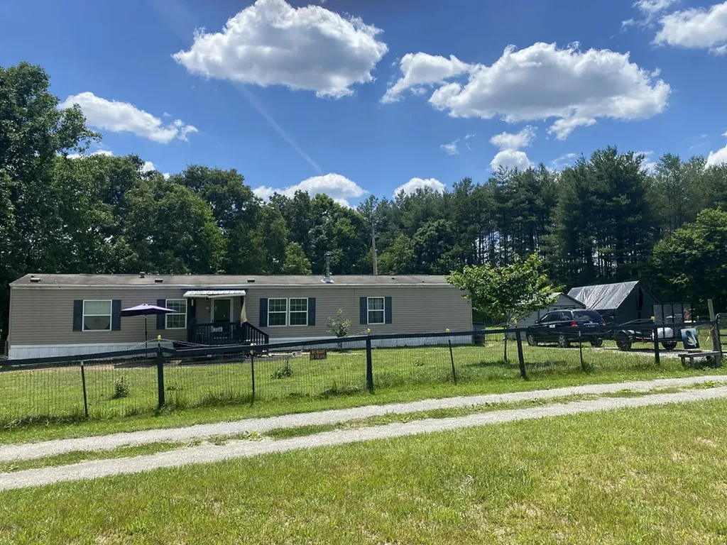 174 Claude Howard Road Deer Lodge TN 37726-3426
