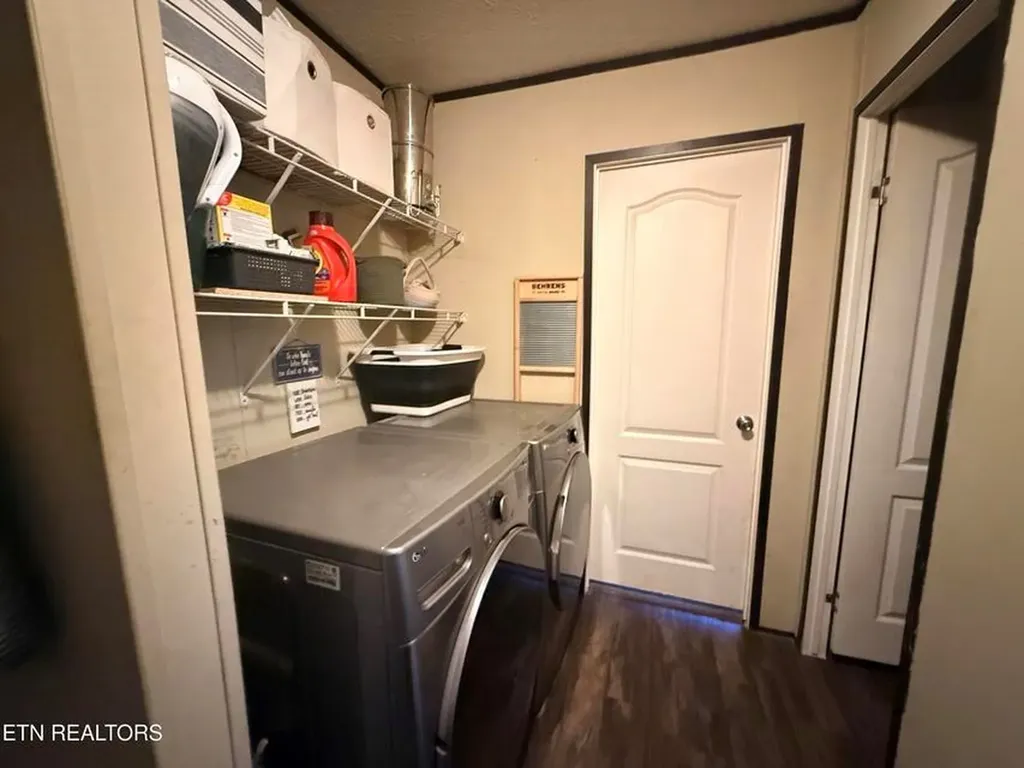 174 Claude Howard Road Deer Lodge TN 37726-3426