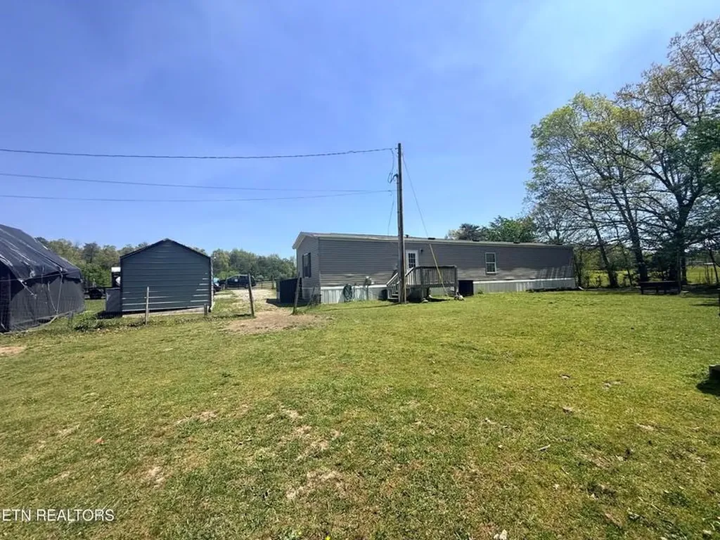 174 Claude Howard Road Deer Lodge TN 37726-3426