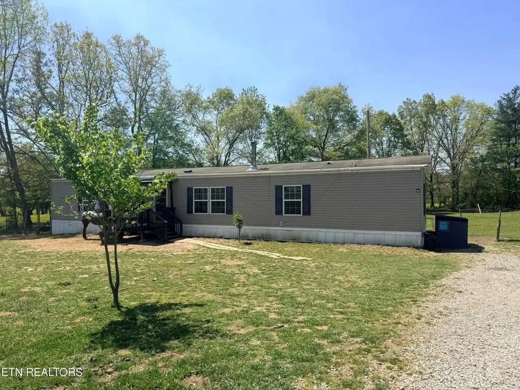 174 Claude Howard Road Deer Lodge TN 37726-3426