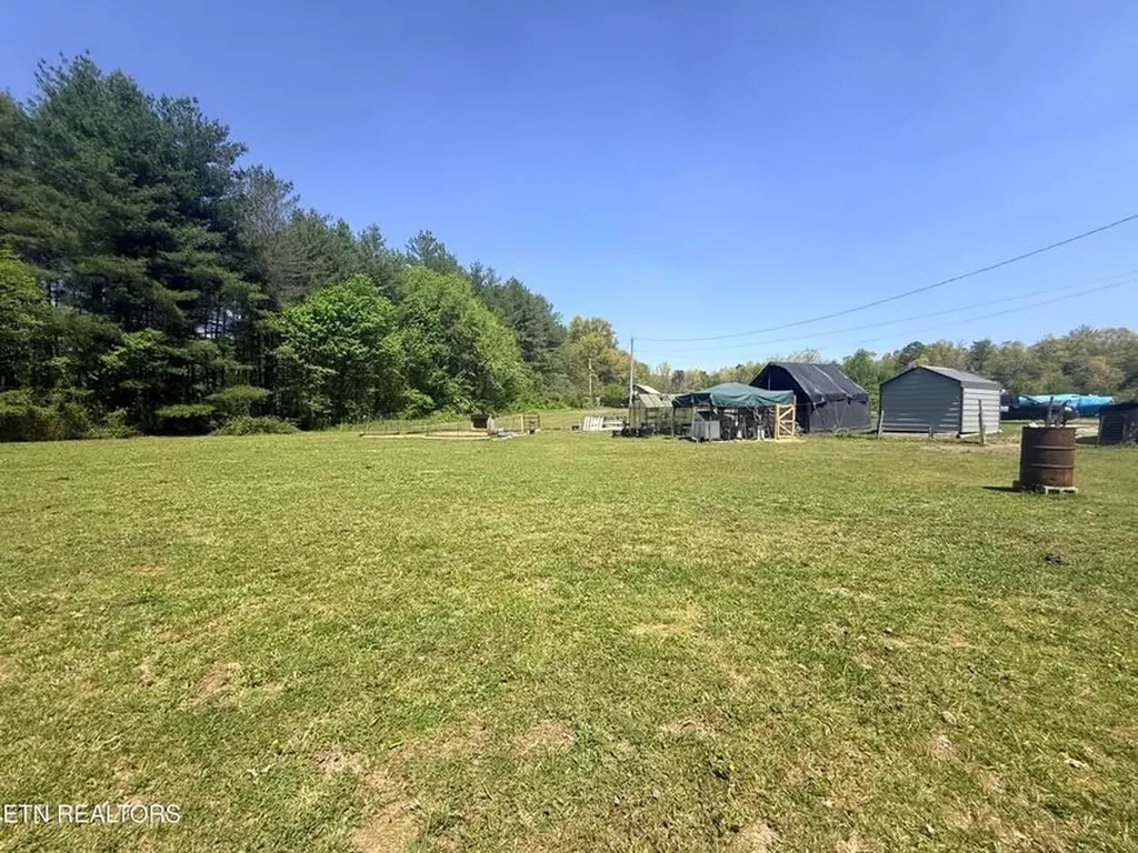 174 Claude Howard Road Deer Lodge TN 37726-3426