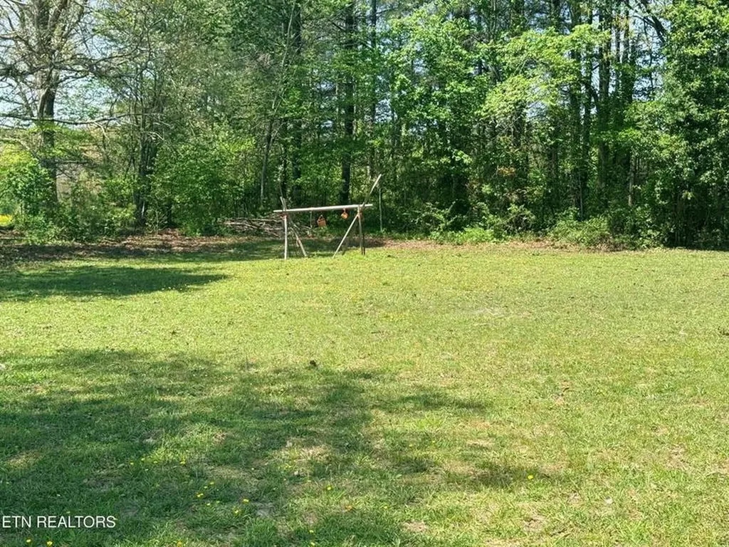 174 Claude Howard Road Deer Lodge TN 37726-3426