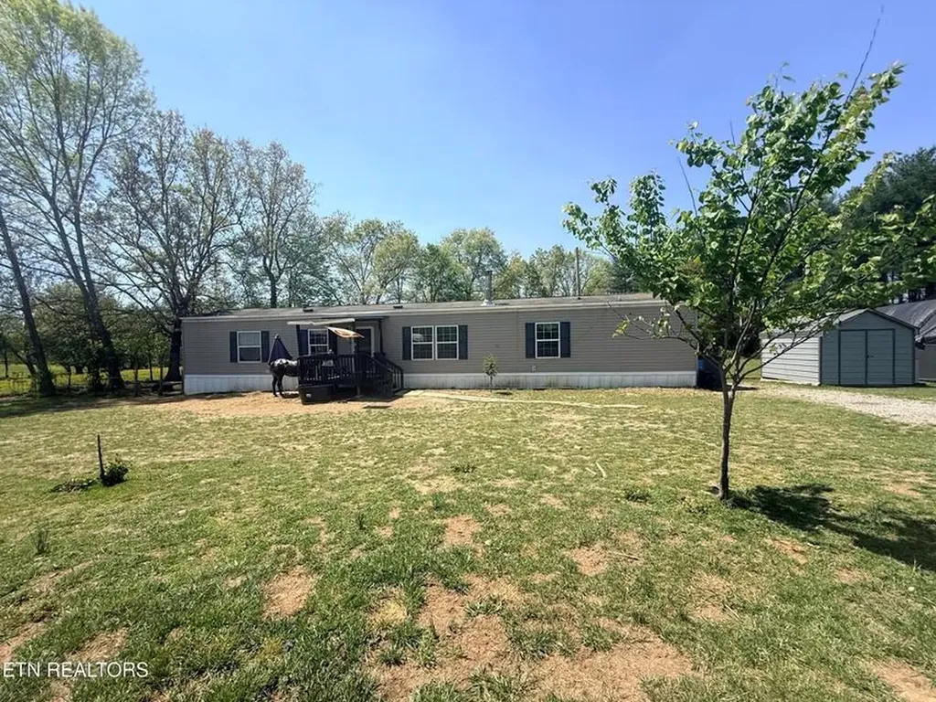 174 Claude Howard Road Deer Lodge TN 37726-3426