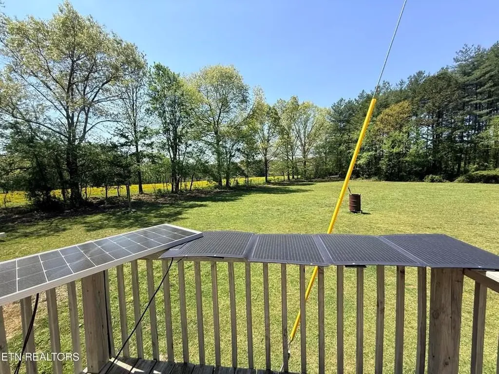 174 Claude Howard Road Deer Lodge TN 37726-3426