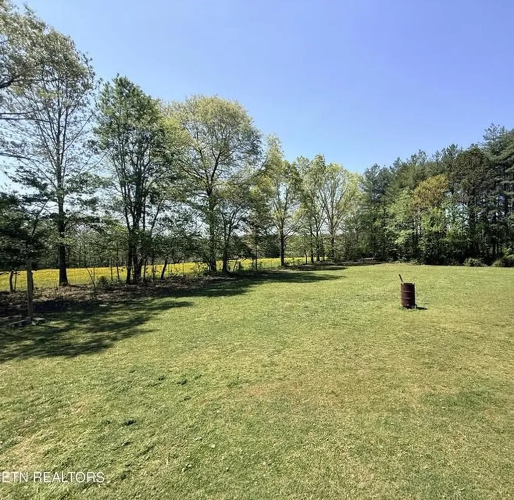 174 Claude Howard Road Deer Lodge TN 37726-3426