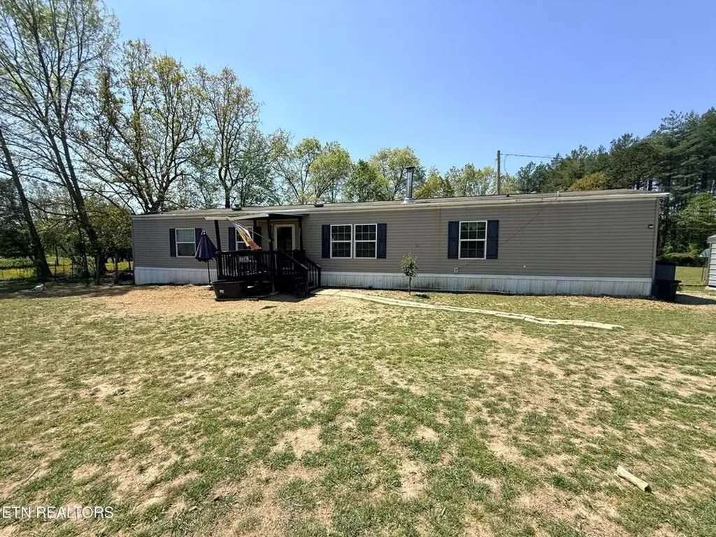 174 Claude Howard Road Deer Lodge TN 37726-3426