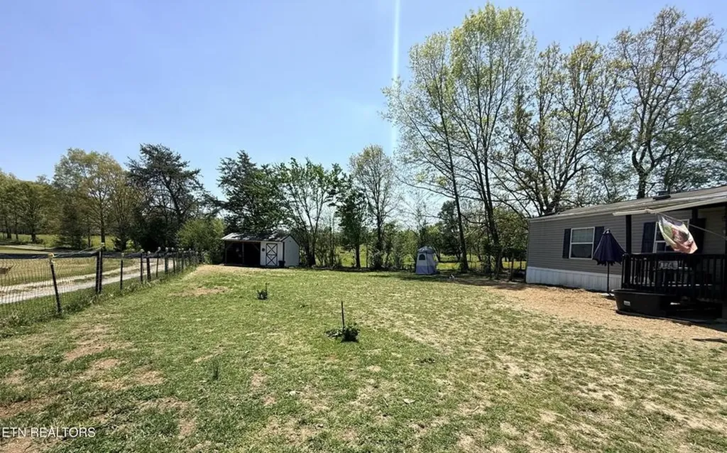 174 Claude Howard Road Deer Lodge TN 37726-3426