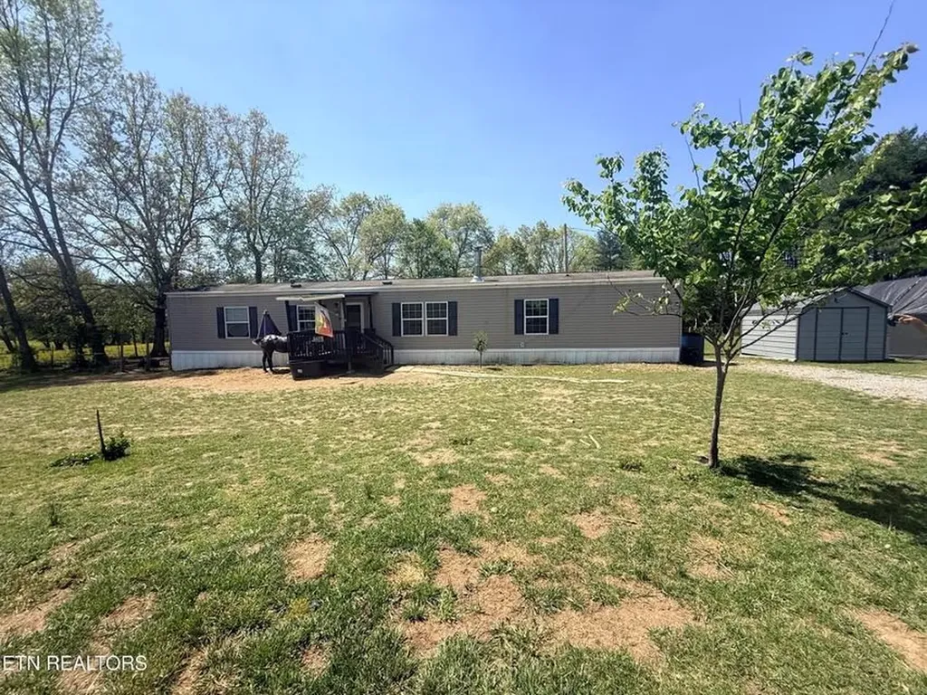 174 Claude Howard Road Deer Lodge TN 37726-3426