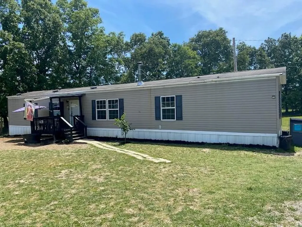 174 Claude Howard Road Deer Lodge TN 37726-3426