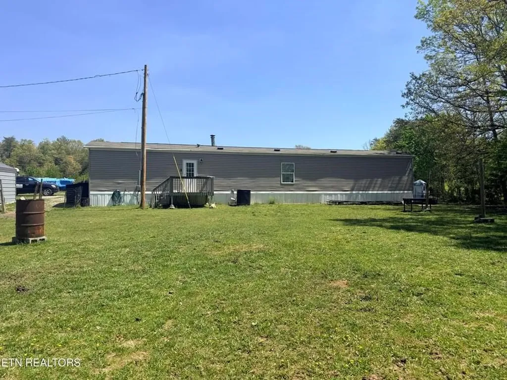 174 Claude Howard Road Deer Lodge TN 37726-3426