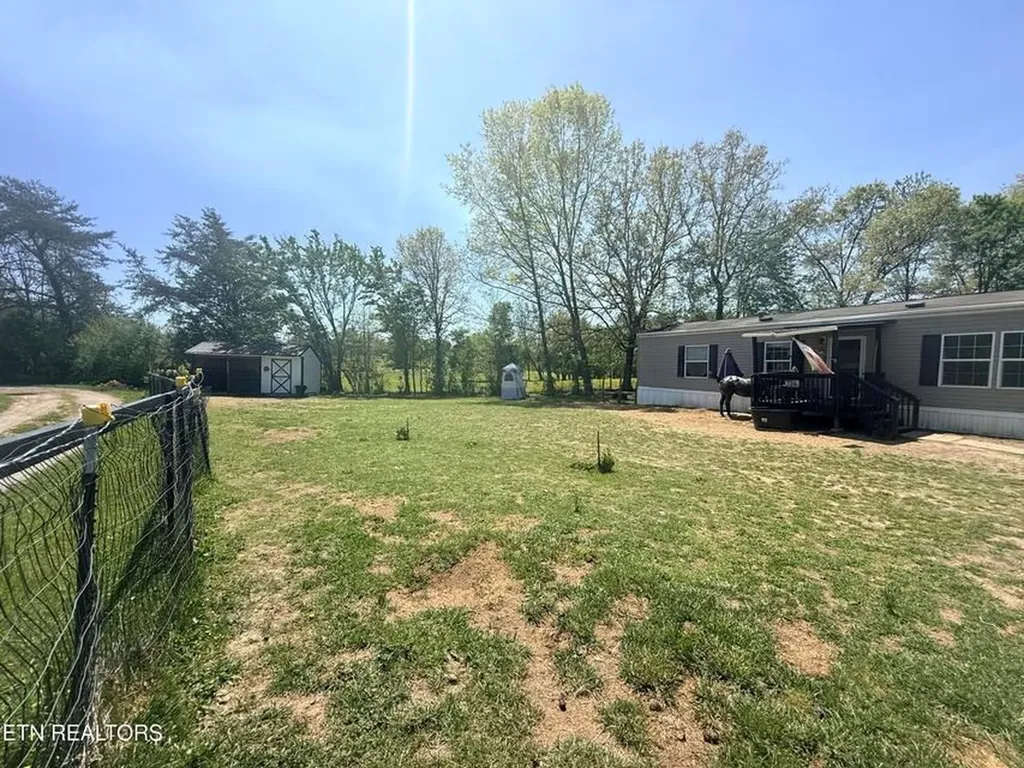 174 Claude Howard Road Deer Lodge TN 37726-3426
