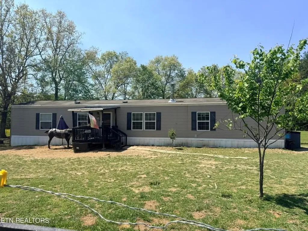 174 Claude Howard Road Deer Lodge TN 37726-3426