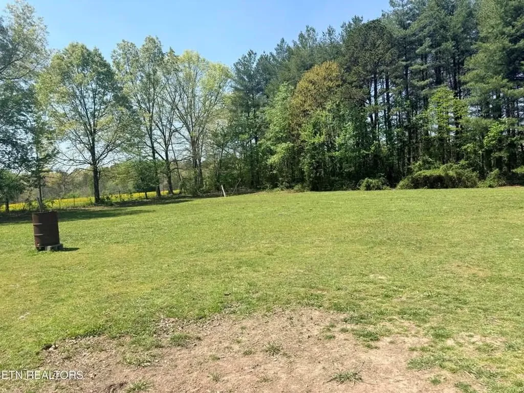 174 Claude Howard Road Deer Lodge TN 37726-3426