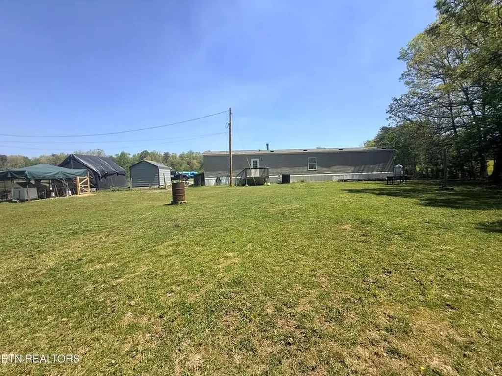 174 Claude Howard Road Deer Lodge TN 37726-3426