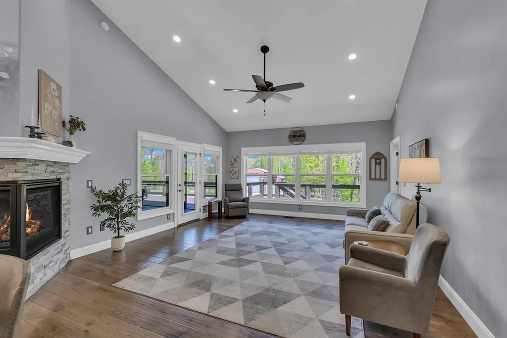 12 Hickory View Lane Crossville TN 38572