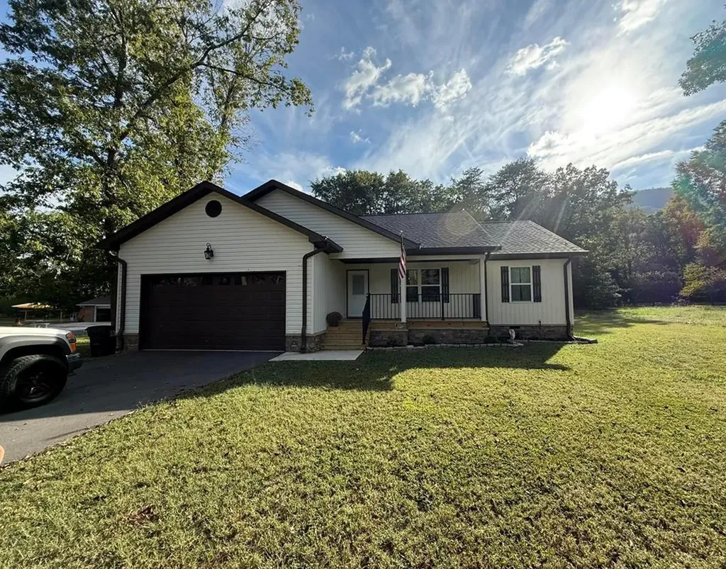 418 Old State Highway 8 Sequatchie TN 37327