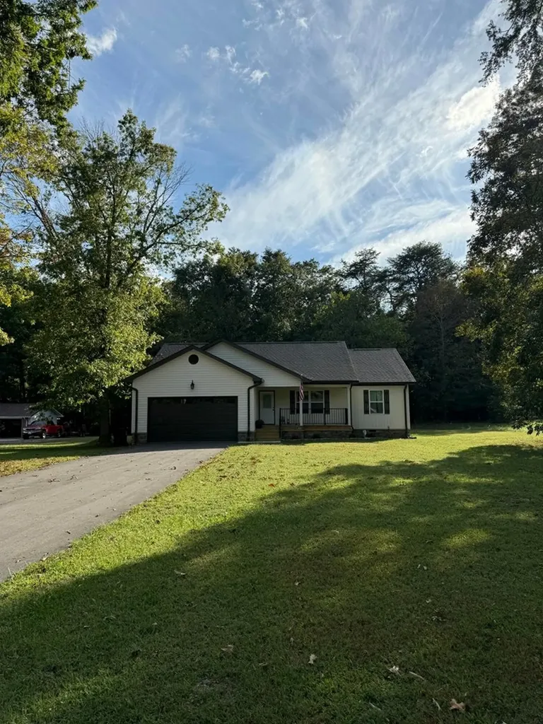418 Old State Highway 8 Sequatchie TN 37327
