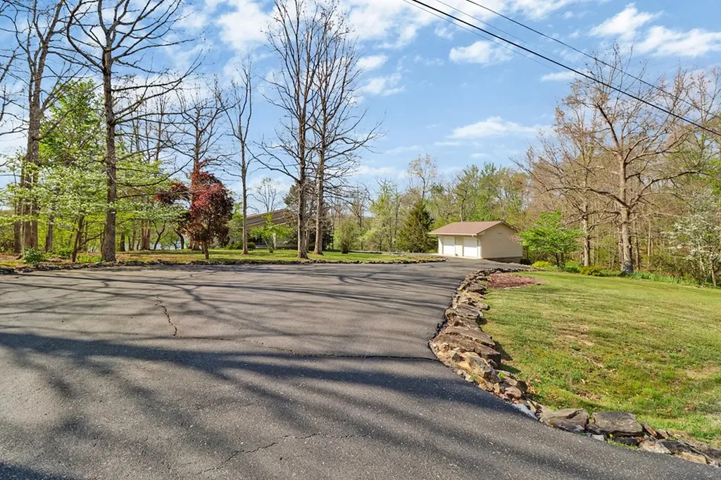 272 N Lake Trail Monterey TN 38574