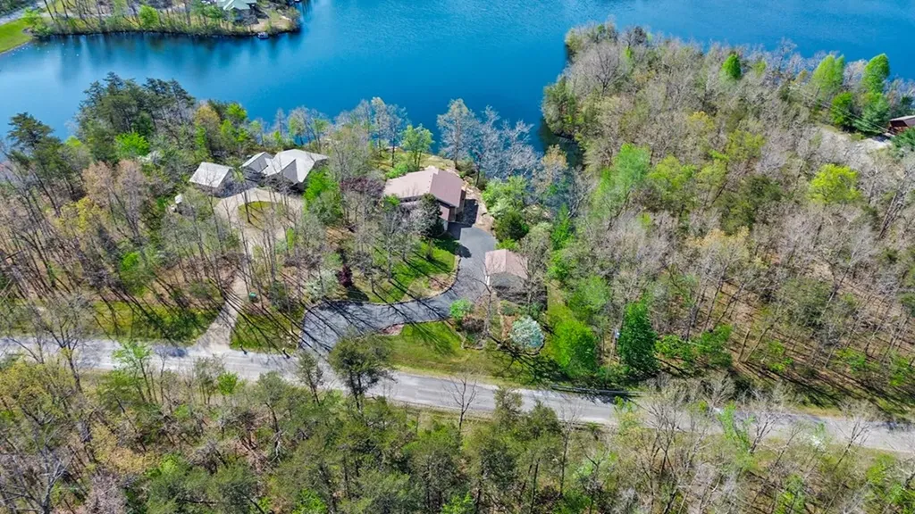 272 N Lake Trail Monterey TN 38574