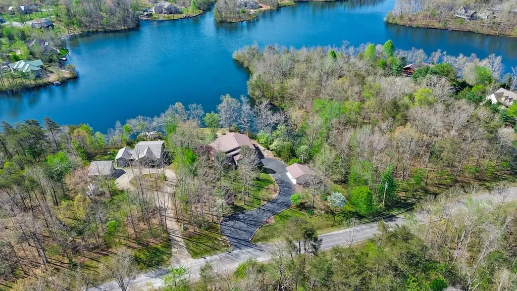 272 N Lake Trail Monterey TN 38574