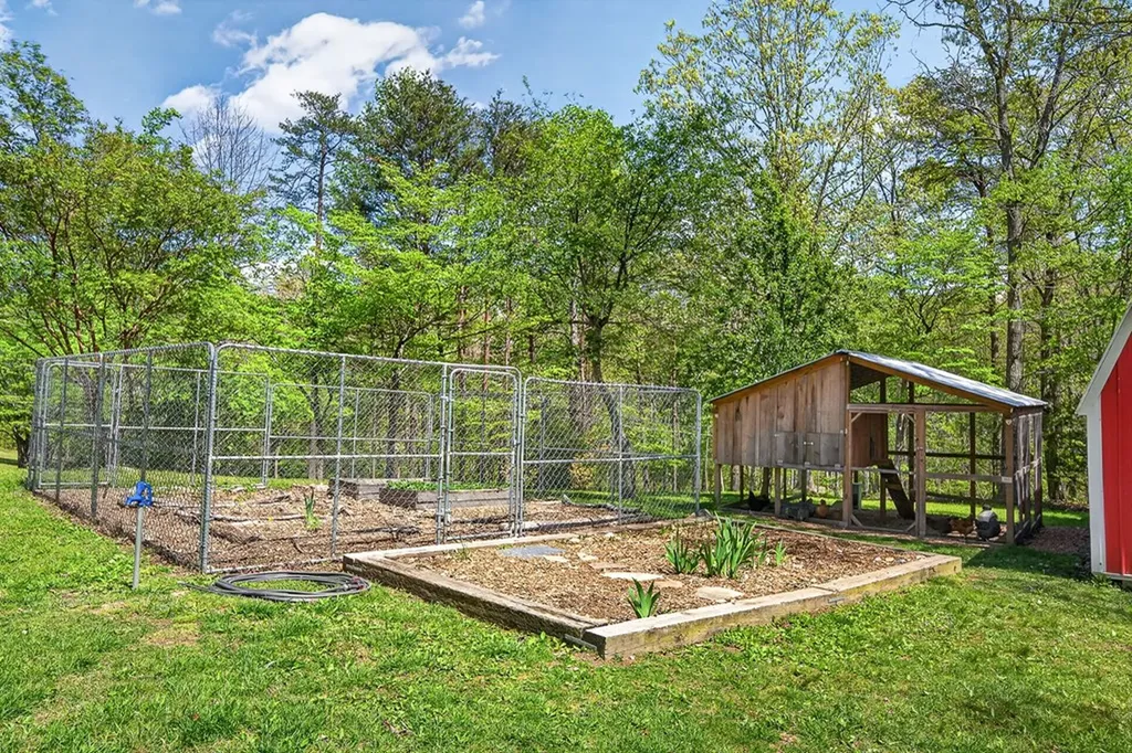 44 Triple R Lane Crossville TN 38571