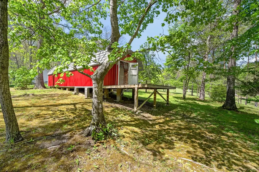 44 Triple R Lane Crossville TN 38571