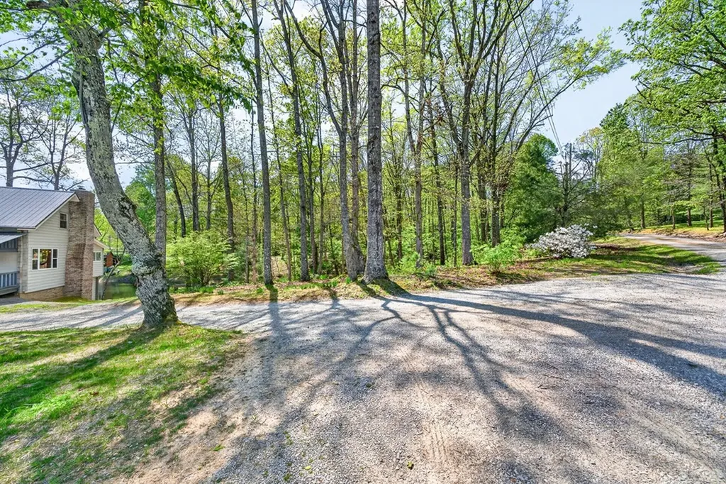 44 Triple R Lane Crossville TN 38571