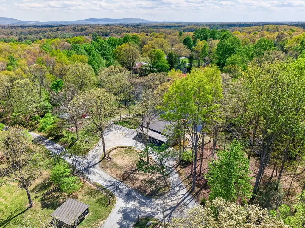 44 Triple R Lane Crossville TN 38571