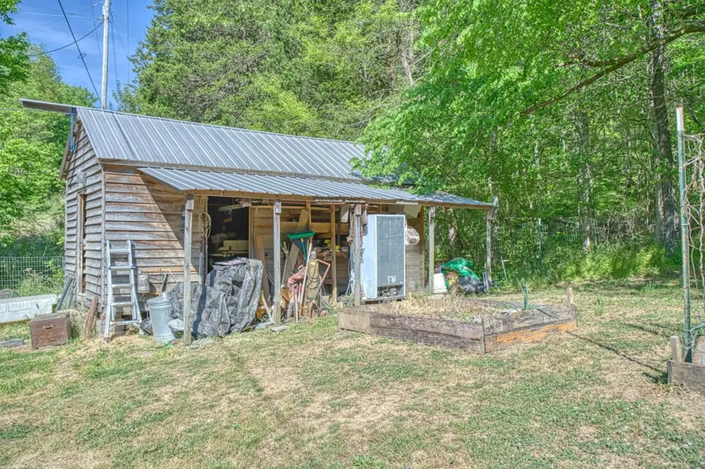 299 Poor House Hollow Lane Gainesboro TN 38562