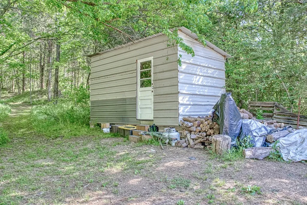299 Poor House Hollow Lane Gainesboro TN 38562