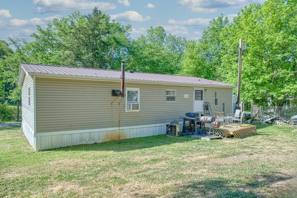 299 Poor House Hollow Lane Gainesboro TN 38562