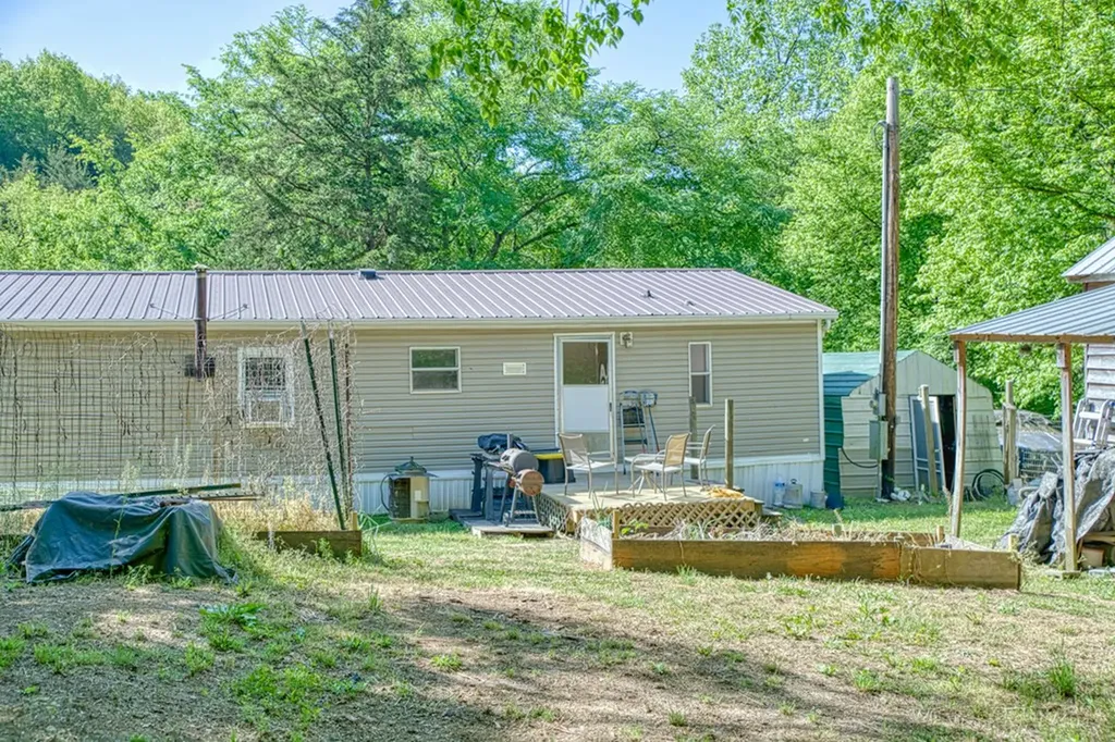 299 Poor House Hollow Lane Gainesboro TN 38562