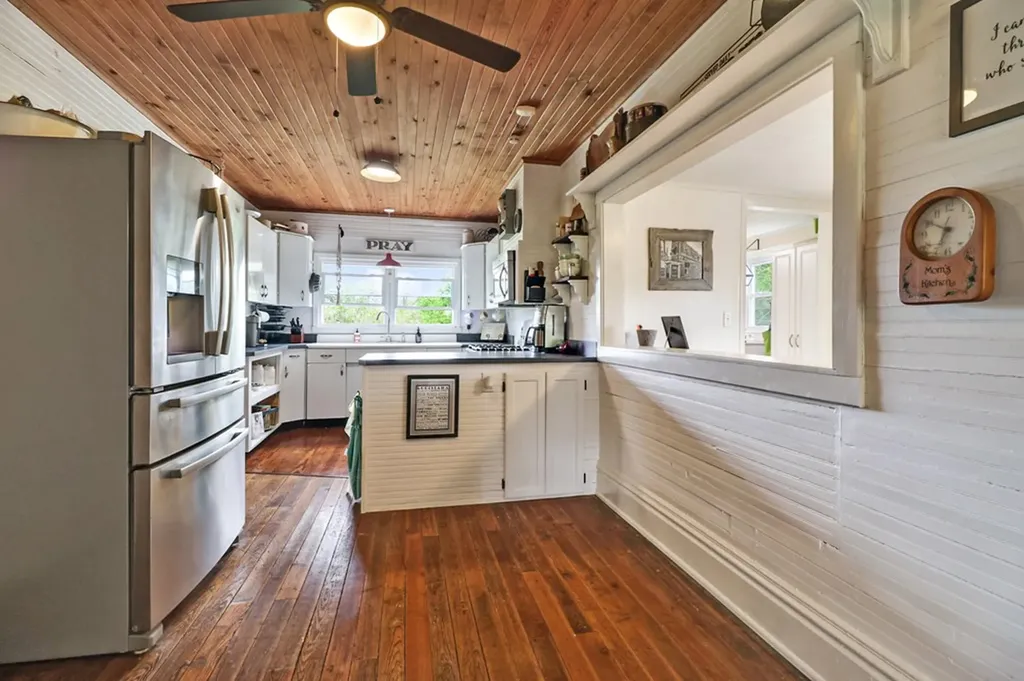 9988 Upper East Valley Road Pikeville TN 37367