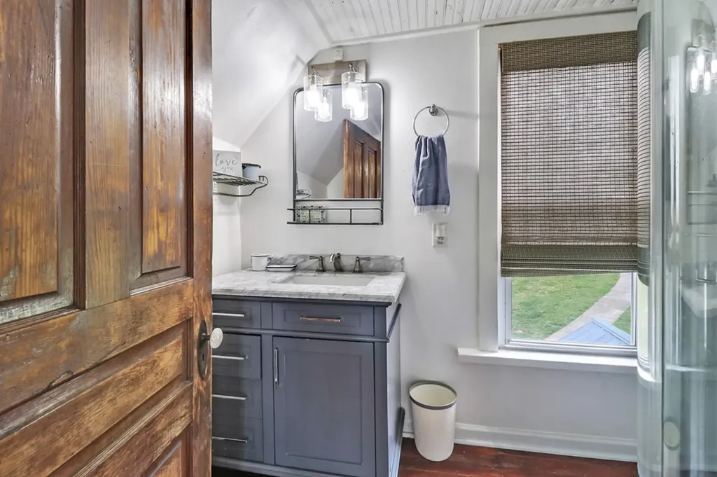9988 Upper East Valley Road Pikeville TN 37367