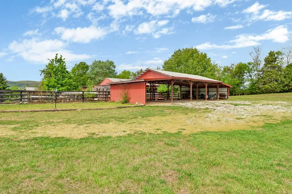 9988 Upper East Valley Road Pikeville TN 37367