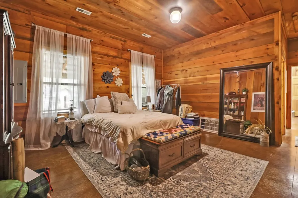 9988 Upper East Valley Road Pikeville TN 37367